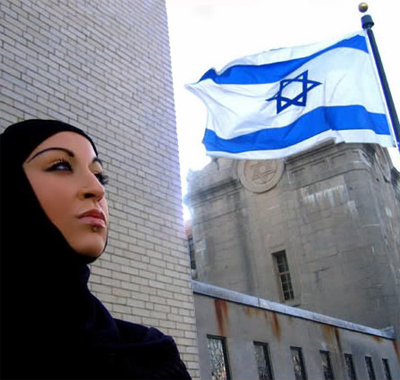 http://identitejuive.com/wp-content/uploads/2013/04/fille_musulmane_drapeau_isra%C3%ABl.jpg