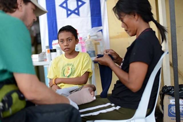 Treating children in Ormoc