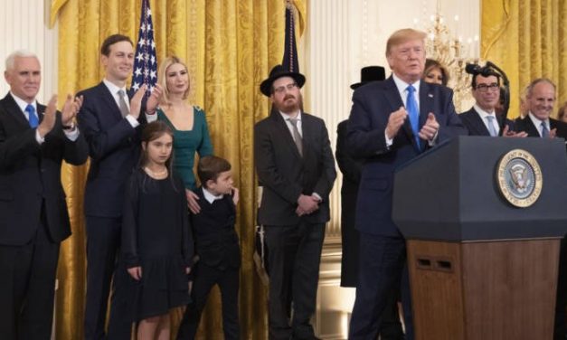 Des dirigeants israéliens et des groupes juifs louent les actions de Trump sur l’antisémitisme