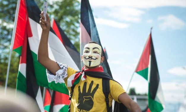 Opinion : Devinez qui organise le voyage de votre enfant en Israël ?