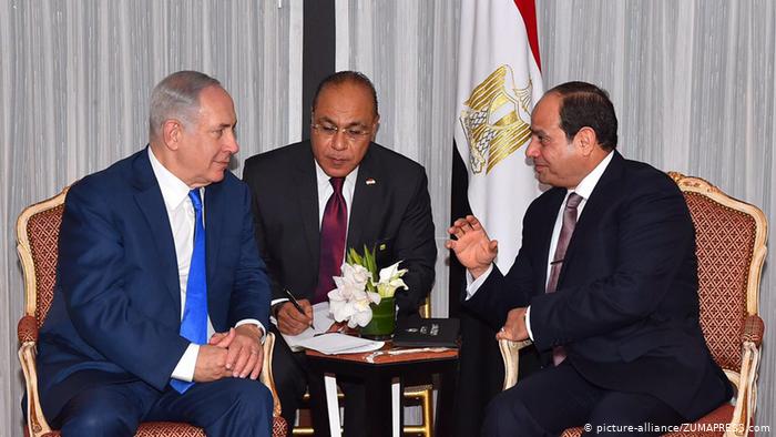 El-Sissi (à droite) rencontre le Premier ministre israélien Netanyahu (à gauche) en septembre 2017