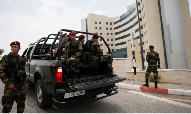 Un détenu palestinien qui avait « vendu des terres à des Juifs » meurt à l’hôpital de Ramallah