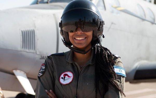 Une pilote de l’armée de l’air israélienne reflète la force et la diversité de l’État juif