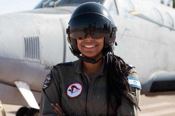 Une pilote de l’armée de l’air israélienne reflète la force et la diversité de l’État juif