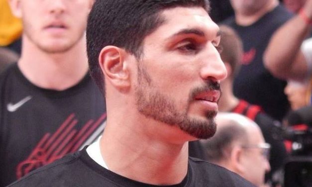 Une star de la NBA turque défend ses « frères et sœurs juifs »