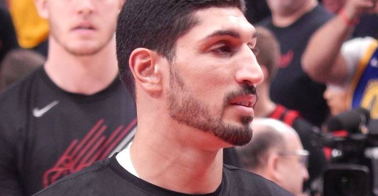 Une star de la NBA turque défend ses « frères et sœurs juifs »