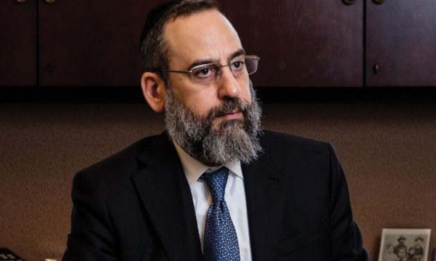 D. Trump nomme un avocat Juif, expert de la Chine, au Ministère des Finances chargé des marchés internationaux.