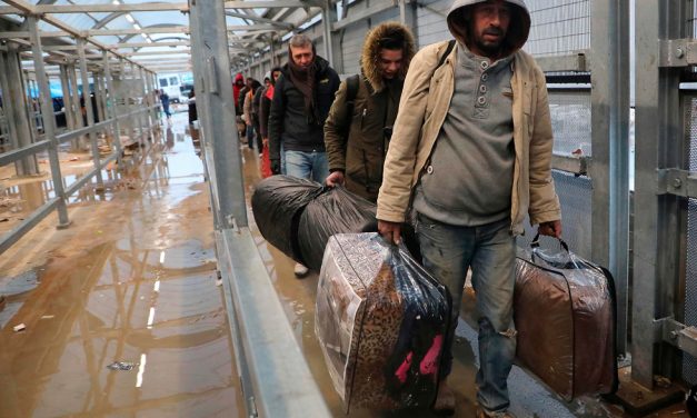 Les employeurs israéliens sont obligés de fournir une assurance santé à chaque travailleur palestinien