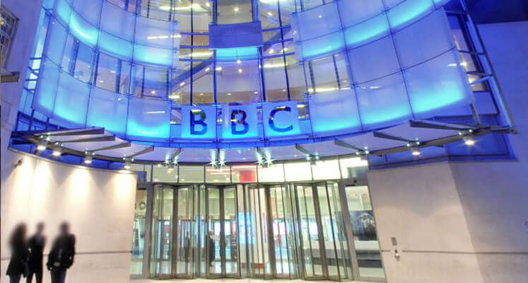 Un producteur sénior de la BBC pris en train de partager des calomnies anti-israéliennes sur Twitter