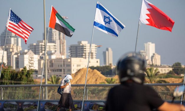 Décalage tectonique : Israël forge des liens officiels avec les EAU et le Bahreïn