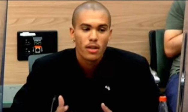 REGARDEZ : Un étudiant juif noir témoigne avec éloquence de l’antisémitisme sur les campus