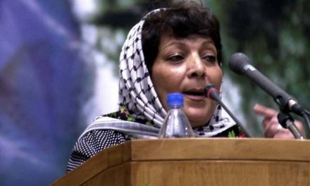 Une université de Californie accueille la célèbre terroriste palestinienne Leila Khaled pour un événement sur la « Résistance »