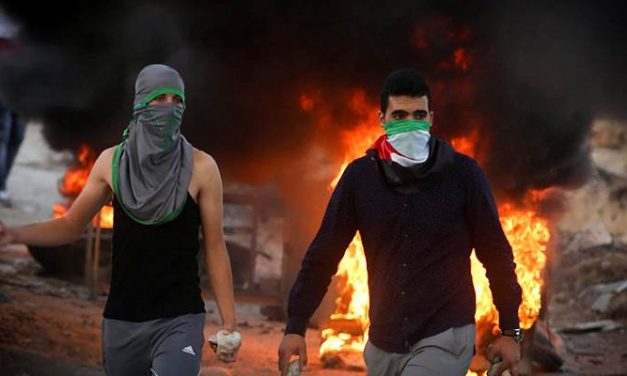 REGARDEZ : Le leader palestinien fait l&rsquo;éloge des émeutiers qui attaquent les Juifs