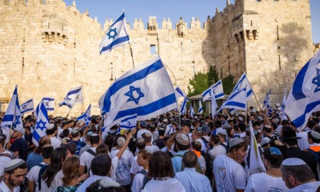 « Je dis fermement oui » : Le vice-premier ministre italien est enthousiaste à l&rsquo;idée de reconnaître Jérusalem comme capitale d&rsquo;Israël