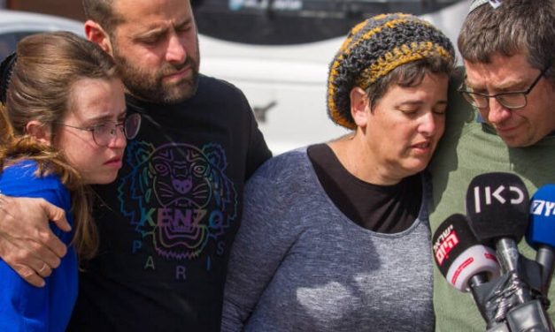 La mère des frères assassinés dénonce la campagne de collecte de fonds pour le « village des assassins ».