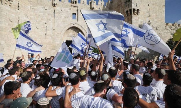 Des dizaines de milliers de personnes défilent dans la capitale à l’occasion de la Journée de Jérusalem