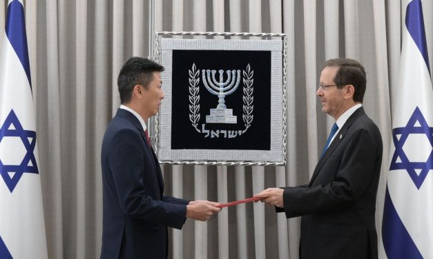 Pour la première fois, un ambassadeur de Singapour en Israël présente sa lettre de créance