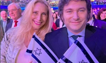 Le président argentin Javier Milei exprime son soutien à Israël lors d’un événement sportif juif