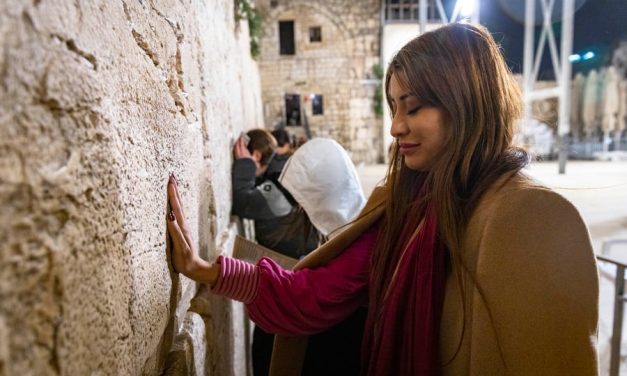 Sarah Idan, d&rsquo;origine irakienne, une courageuse musulmane qui parcours Israël pour soutenir la population