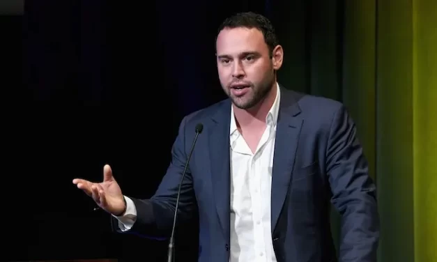 Le producteur de musique américain, Scooter Braun, à Tel Aviv pour soutenir les otages juifs.