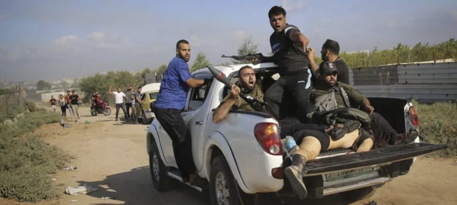 AGISSEZ MAINTENANT : Exigez le retrait du prix de la « Photo de l’Année » pour la photo d’exploitation de l’enlèvement du 7 octobre